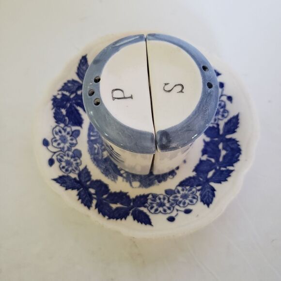 3 Piece Salt & Pepper Shaker Set - Picture 3 of 12